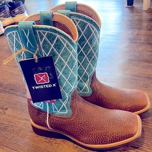 Girls brand new teal Twisted X boots size 1M.